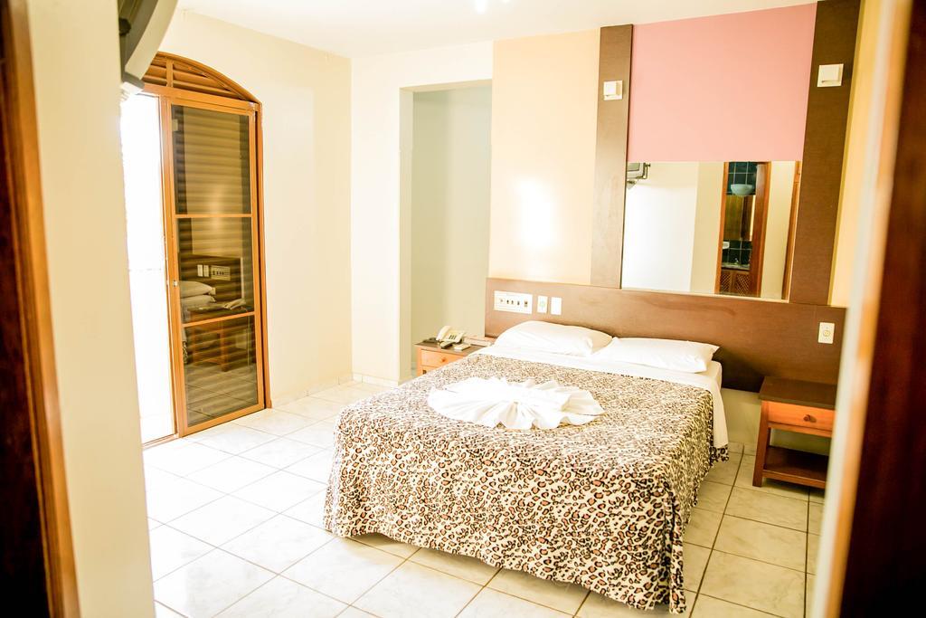 Piloes Palace Hotel Mineiros Habitación foto